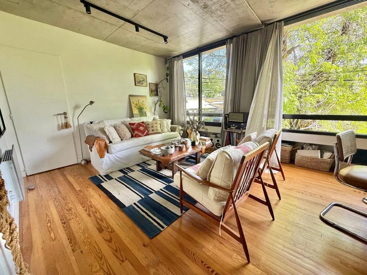 Muy lindo departamento de 2 ambientes en el centro de San Isidro con patio, dos cocheras y baulera! 3
