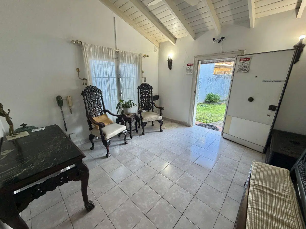Muy linda ¨casita¨ en inmejorable ubicación en las L.de San Isidro, dos dor., patio, jardín y 2 coch 5