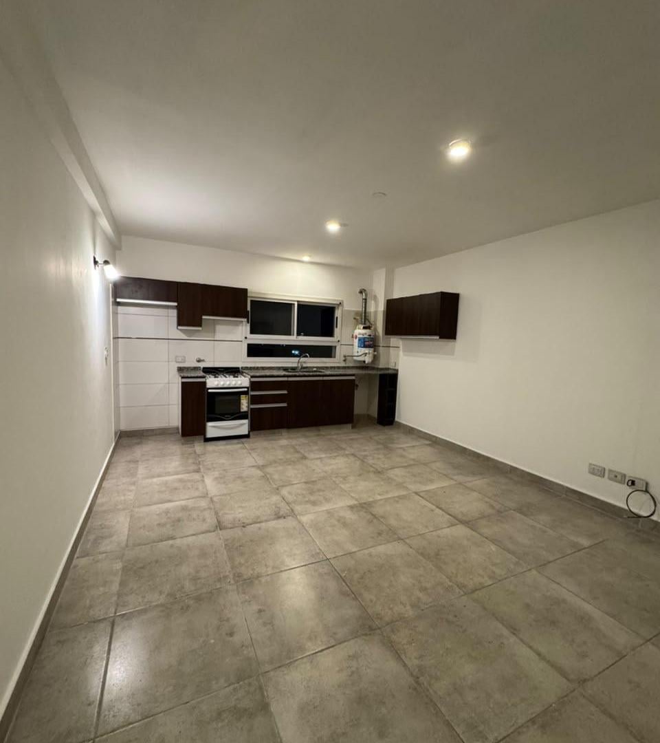 Foto de Alquiler Depto 2 Amb. Impecable. Muy Luminoso. Centro Hgham. Tiene A/a, imagen 4
