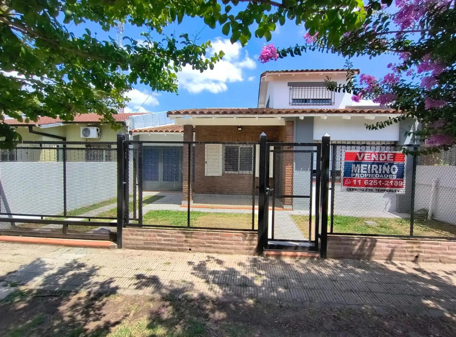 Chalet Impecable en Longchamps – ¡Estado 10/10 y Gran Amplitud!