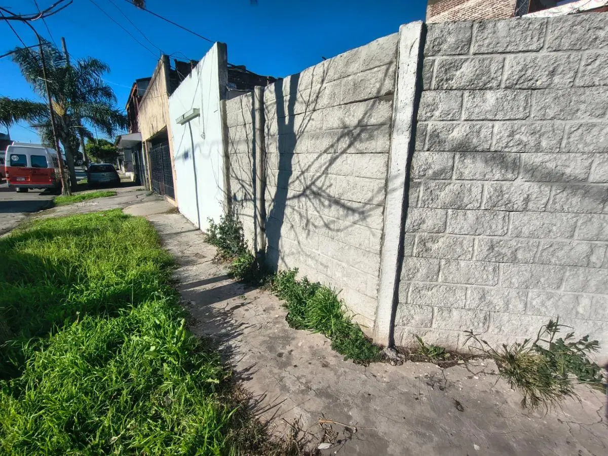 ¡OPORTUNIDAD DE INVERSIÓN! LOTE EN ESQUINA CON LOCAL – LOMAS DE ZAMORA 5