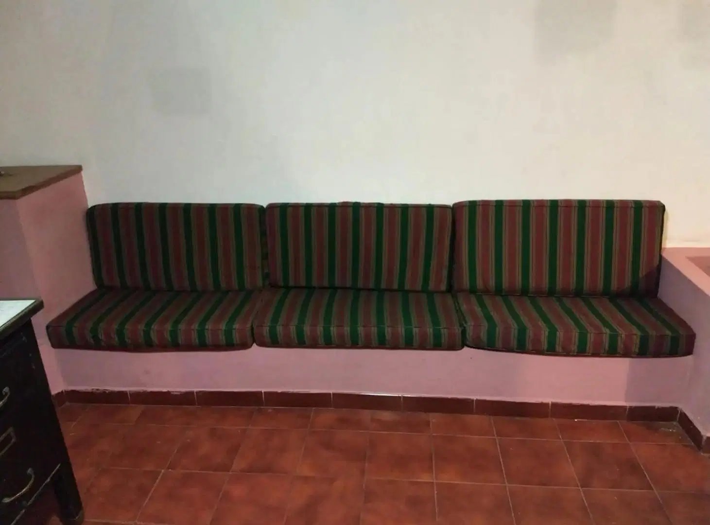 Venta - Casa 4 Ambientes con Garage, Gran Fondo Libre y Quincho Completo 2