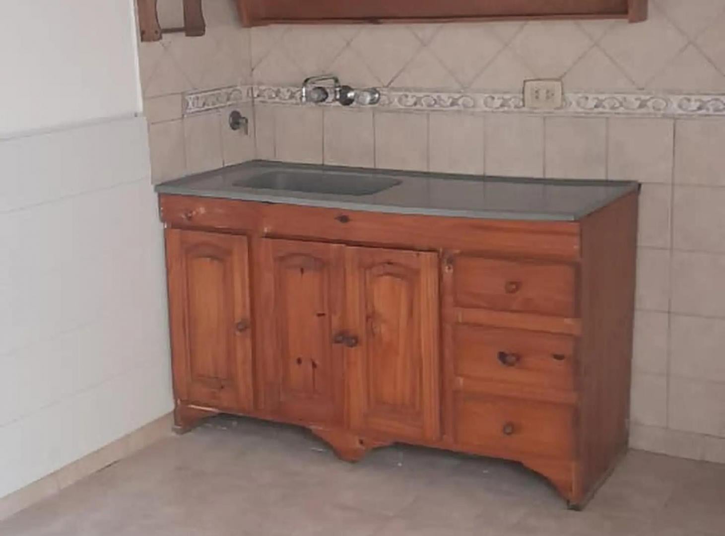 Foto de Alquiler Departamento 2 Ambientes al Frente con Patio – Temperley, imagen 2