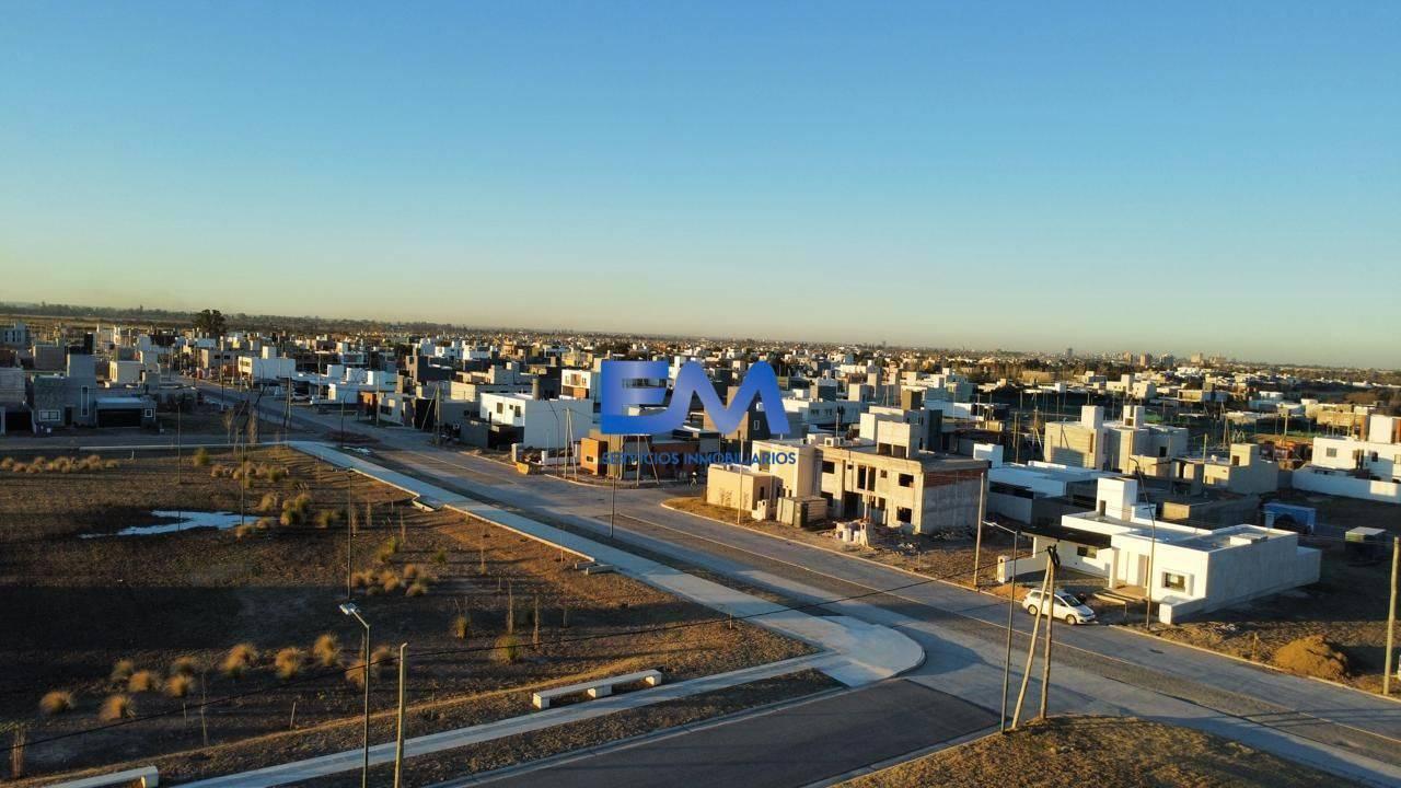 Vdo lote apto duplex en rincones de manantiles - 252 mts oportunidad
