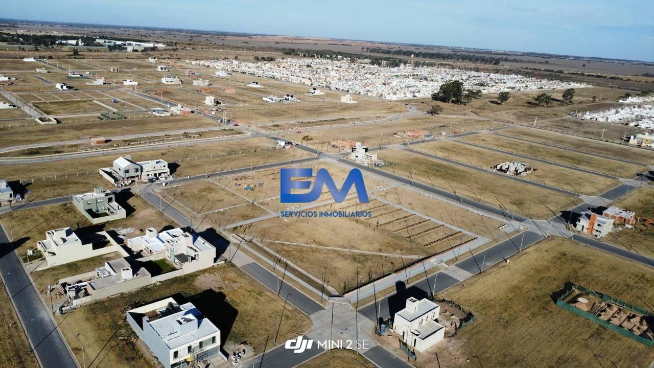 Vdo lote RESIDENCIAL en CAMPOS DE MANANTIALES - 300 METROS