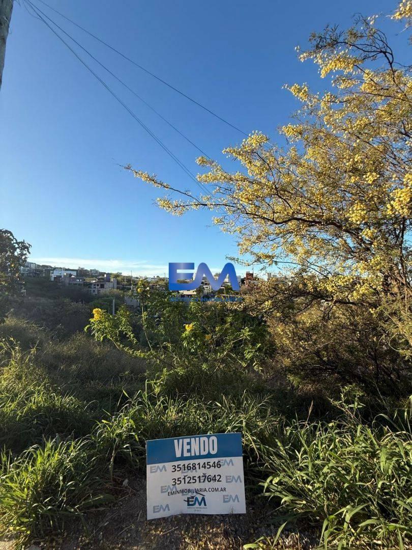 Vdo hermoso lote zona baja cuesta Colorada - apto duplex -530 mts