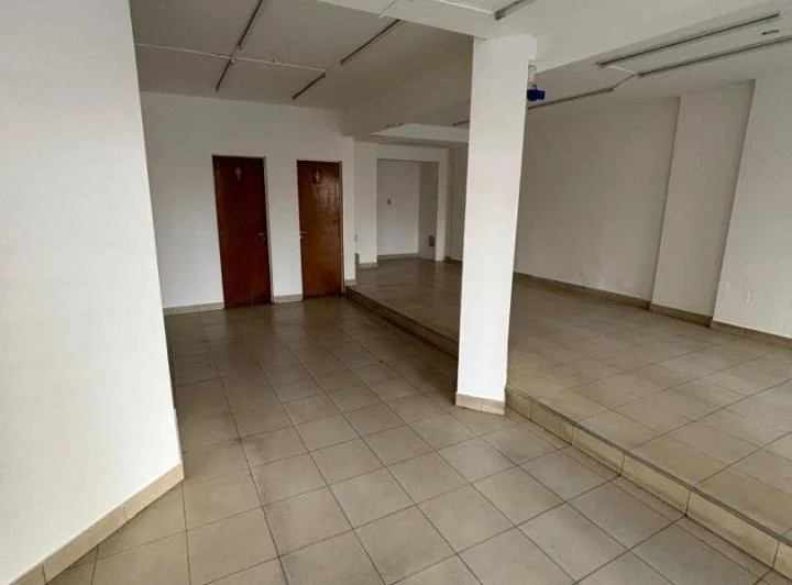 Excelente Local en zona de Alto Transito - Nueva Cordoba 2