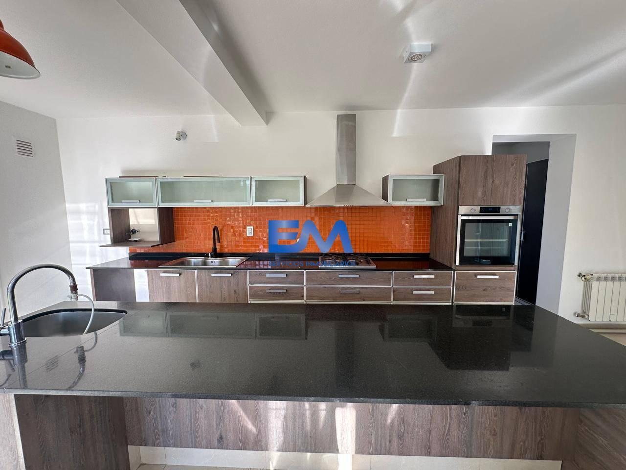 Foto de ALQ IMPORTANTE CASA EN LAS CORZUELAS, 5 DORM C/ PATIO, QUINCHO Y PILETA, imagen 3