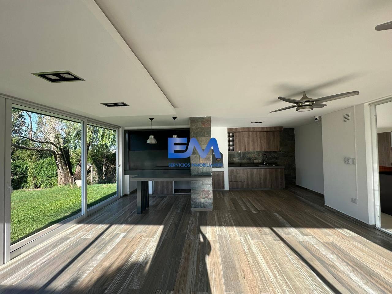 ALQ IMPORTANTE CASA EN LAS CORZUELAS, 4 DORM C/ PATIO, QUINCHO Y PILETA