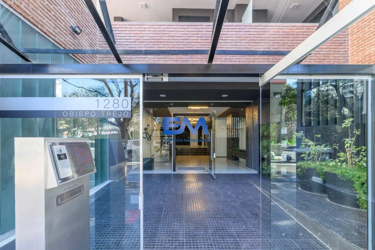 Vendo Departamento de 1 dorm y medio -Planta Baja - Terraza - Mejor zona Nva Cba 1