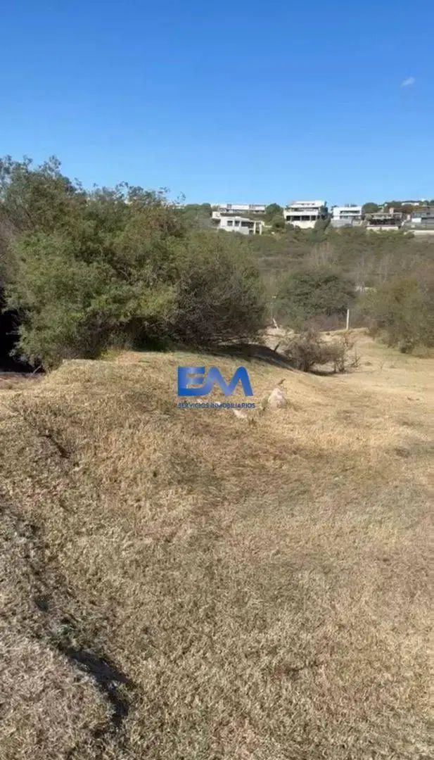 Vdo lote plano en la Deseada Country a Mts. del acceso principal 5