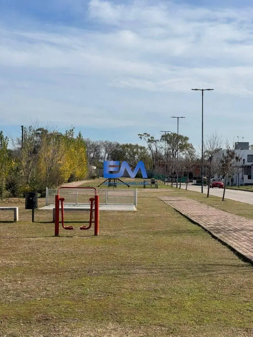 Vdo lote en Distrito Sur - 360 metros - Fdo norte - etapa 1 - Central 3