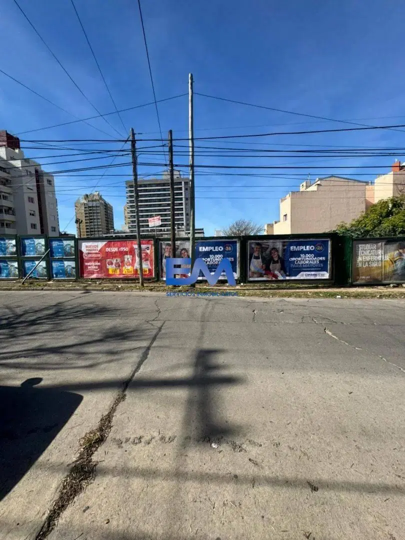 Vdo lote para desarrollo de 250 mts en barrio Alberdi - 10 fte x 25 fdo 5