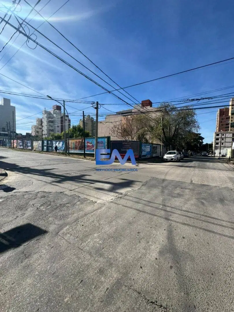 Vdo lote para desarrollo de 250 mts en barrio Alberdi - 10 fte x 25 fdo 4