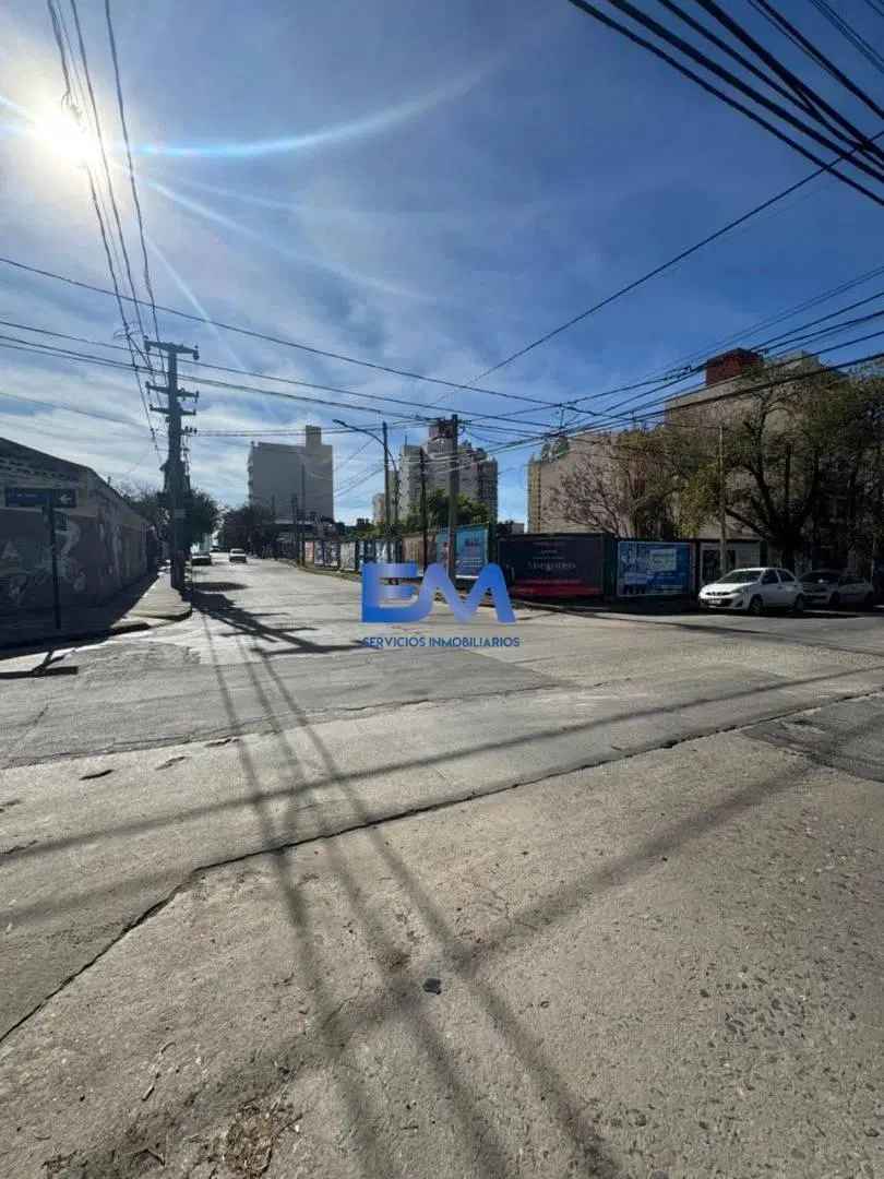 Vdo lote para desarrollo de 250 mts en barrio Alberdi - 10 fte x 25 fdo 8