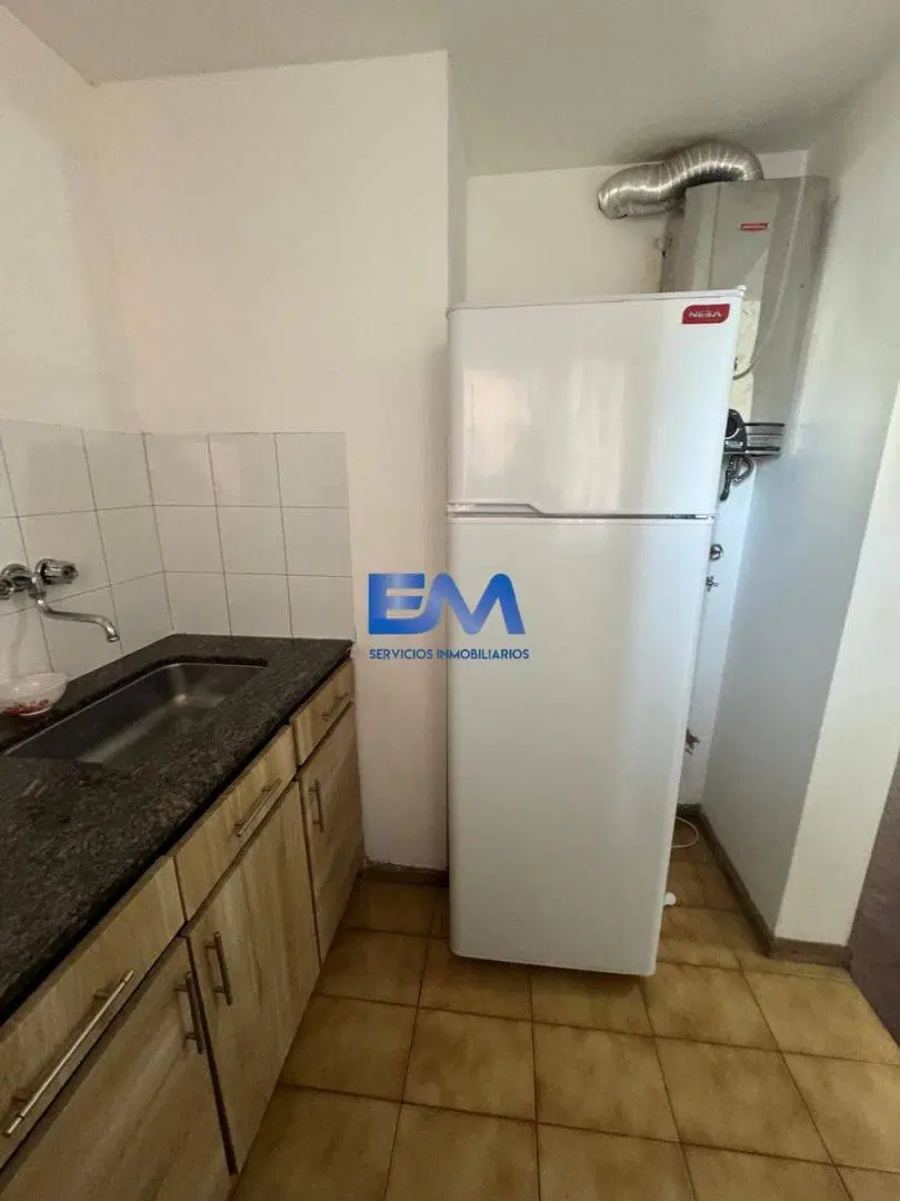 Alq semi amoblado 1 dorm amplio C/ balcón - B centro 5