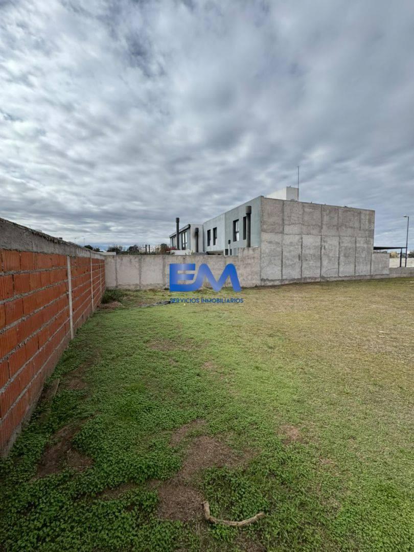 Foto de VENDO LOTE APTO DUPLEX EN LA CALANDRIA - 360 metros apto duplex, imagen 4