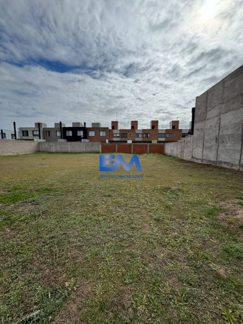 Foto de VENDO LOTE APTO DUPLEX EN LA CALANDRIA - 360 metros apto duplex, imagen 2
