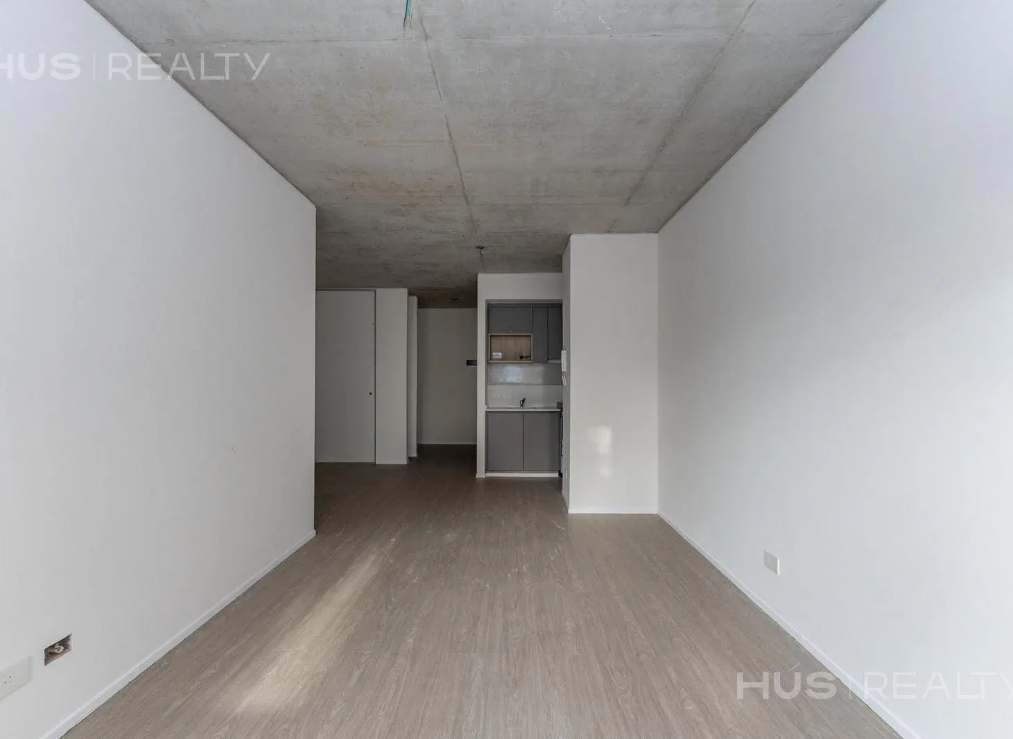 Venta departamento de ambiente y medio a estrenar en Coghlan, con balcon y A/C 5