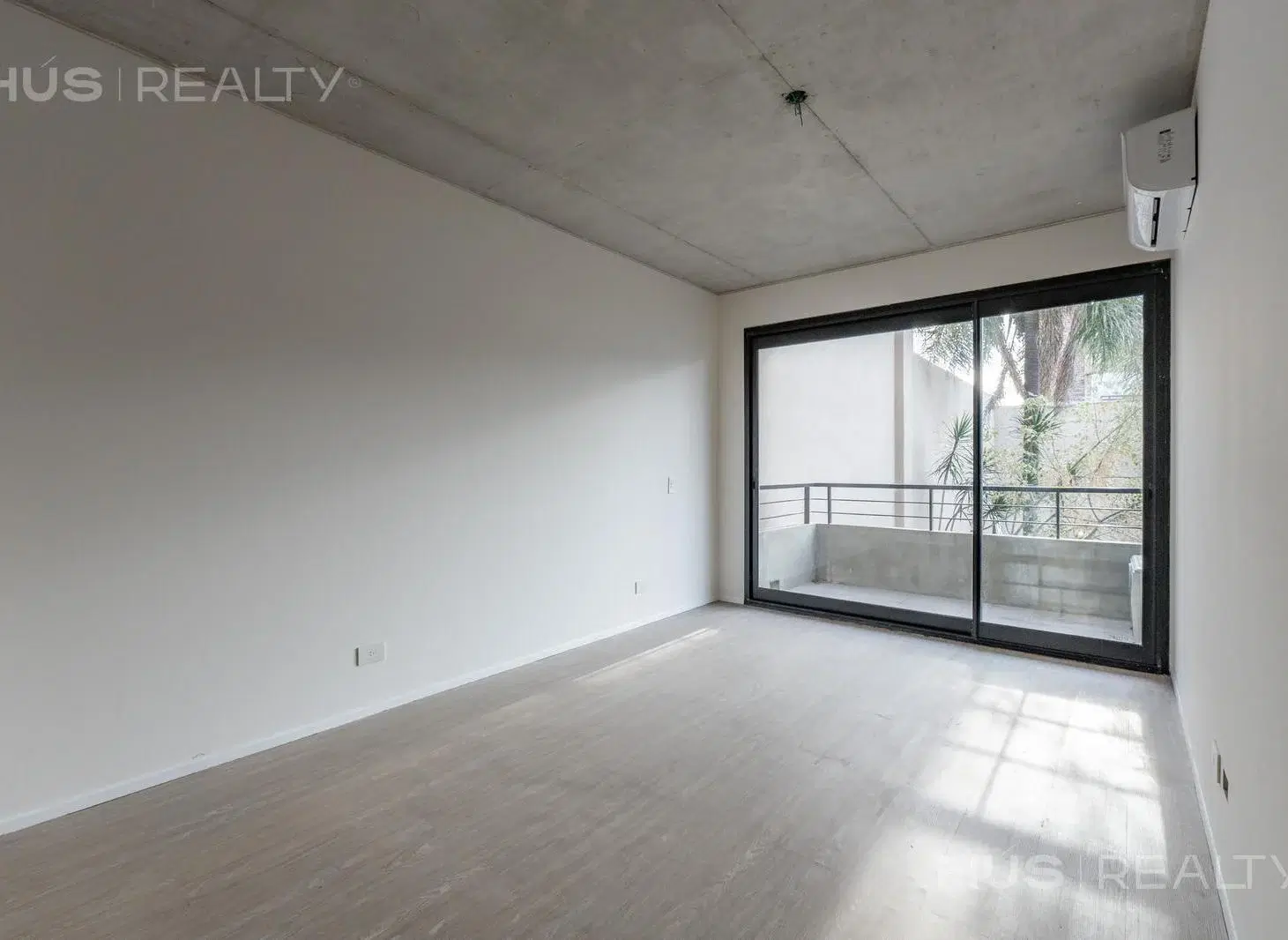Venta departamento de ambiente y medio a estrenar en Coghlan, con balcon y A/C 4