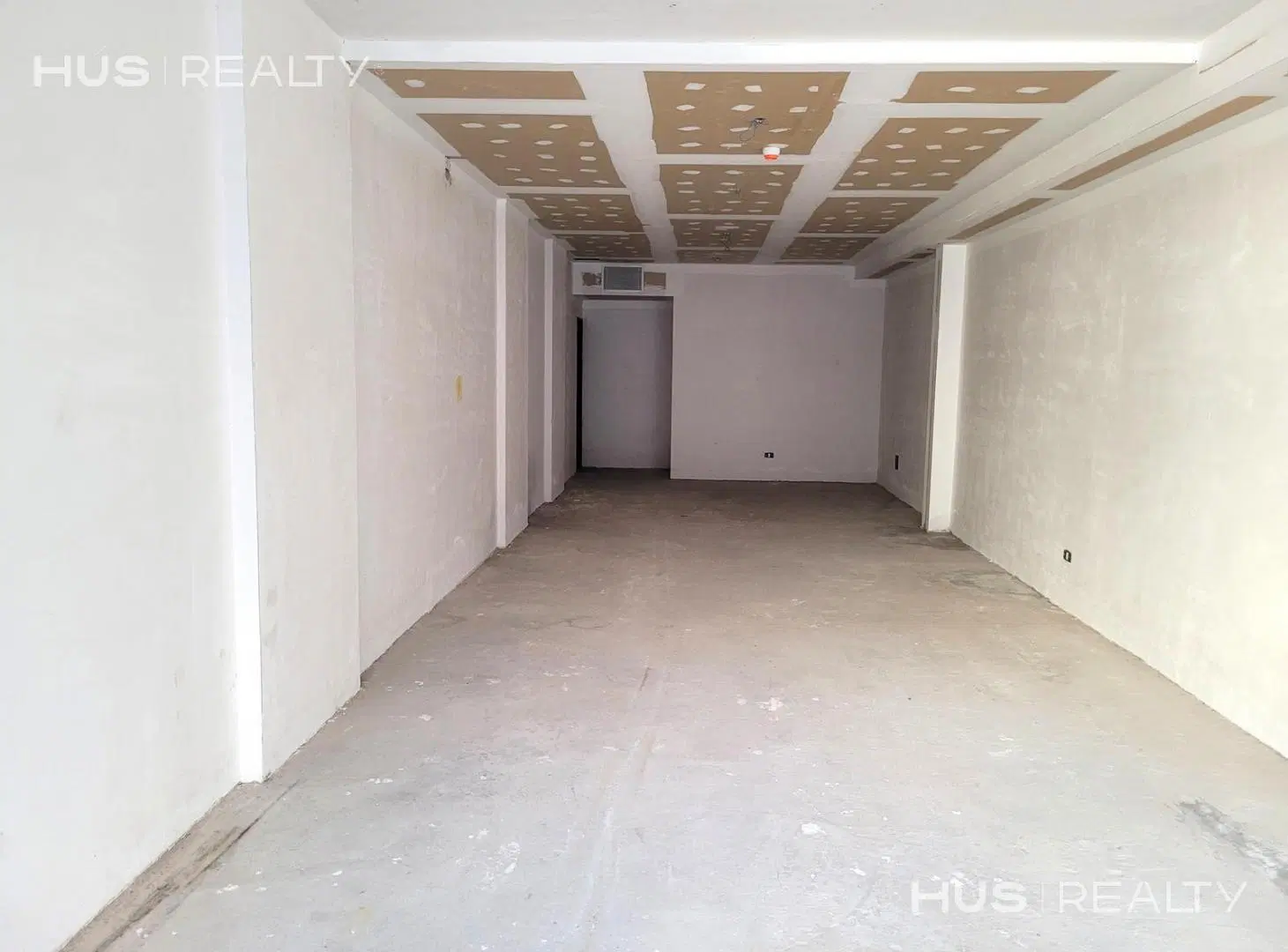 Venta local en Almagro a dos cuadras del Hospital Italiano. Se vende con renta. 2