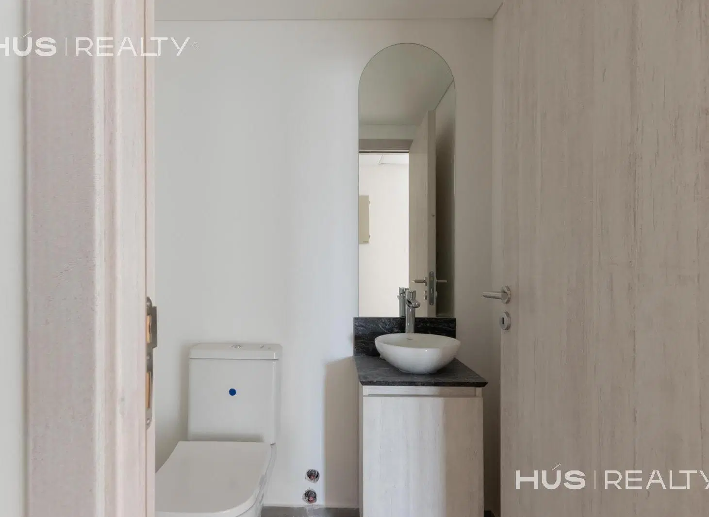 Venta oficina en San Telmo. Edificio con seguridad 24 hs y amenities. Ideal renta. 3