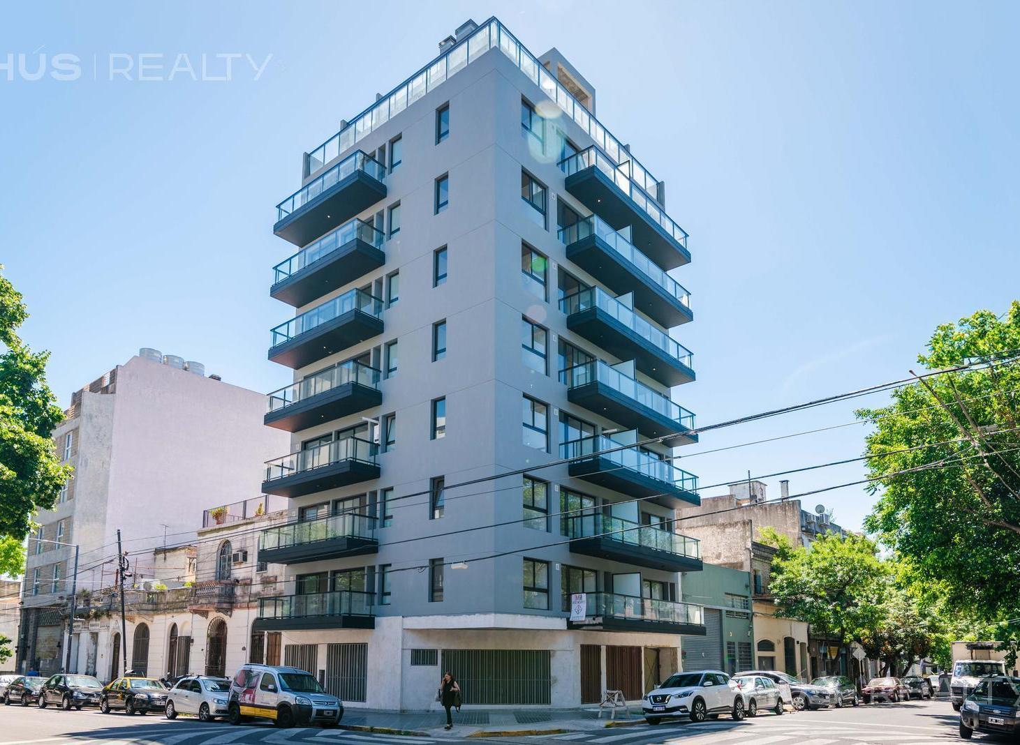 Venta departamento de 2 ambientes en Villa Crespo. Edificio en esquina con laundry y sum.