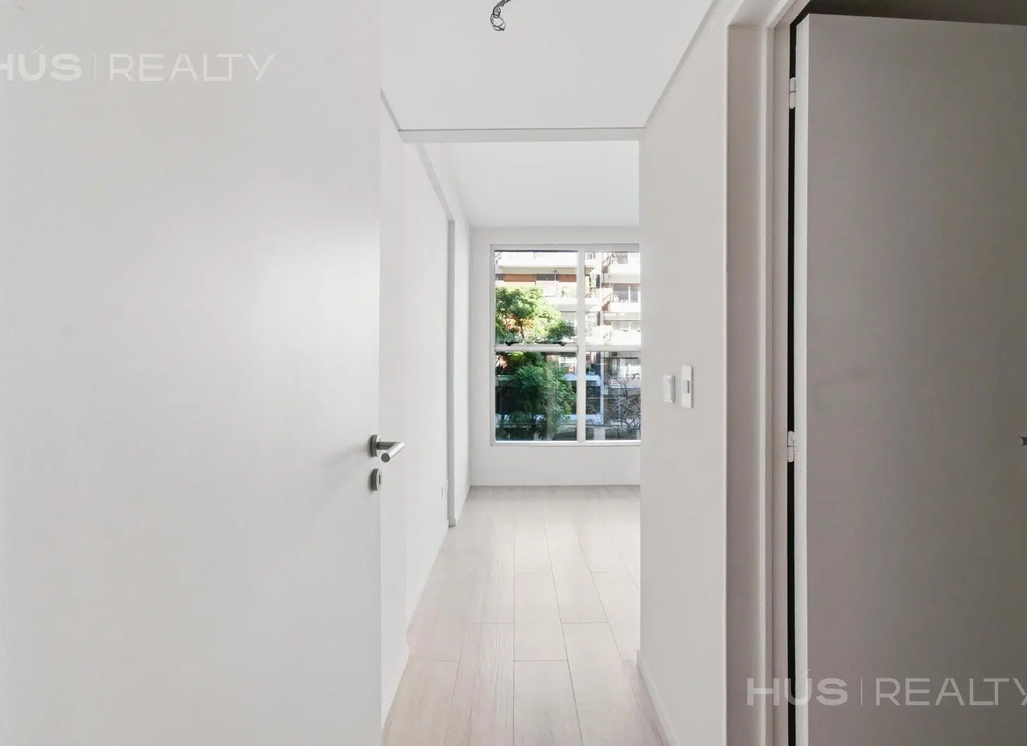 Venta departamento de 3 ambientes con dependencia y patio en Belgrano R. Full amenities. 4