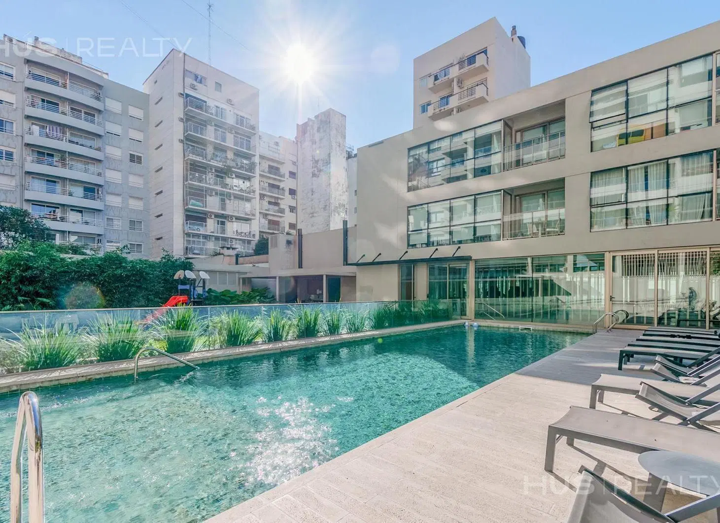 Venta departamento de 3 ambientes con dependencia y patio en Belgrano R. Full amenities. 2