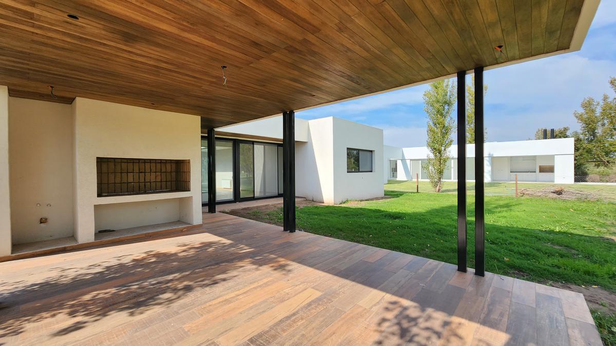 Casa a Estrenar en La Rinconada Ibarlucea 2