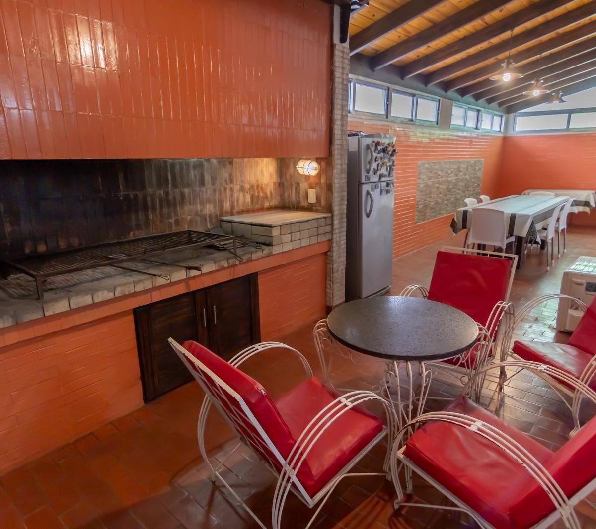 Casa en Venta de Tres Dorm. en Laprida Al 3000 4