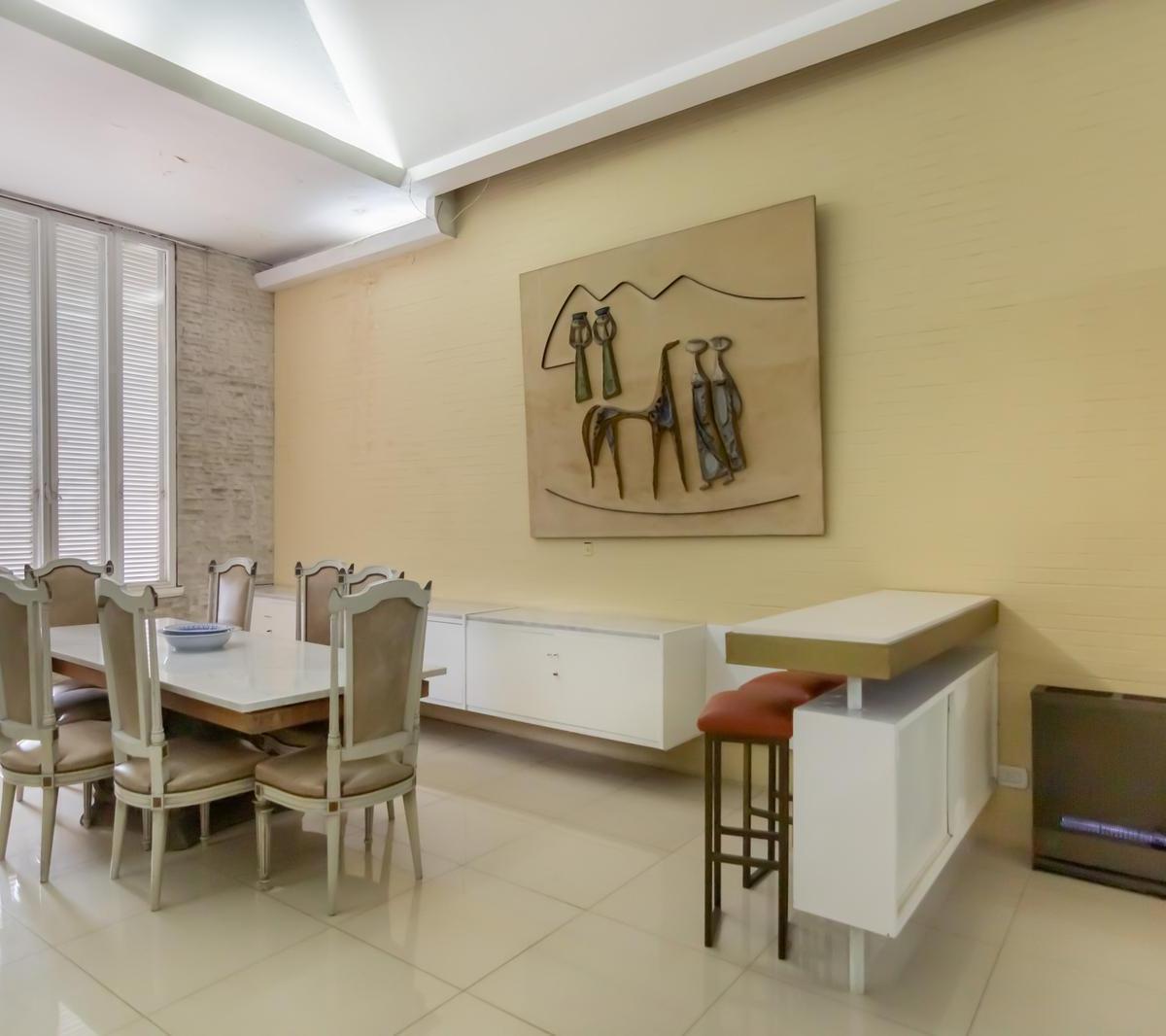 Casa en Venta de Tres Dorm. en Laprida Al 3000 1