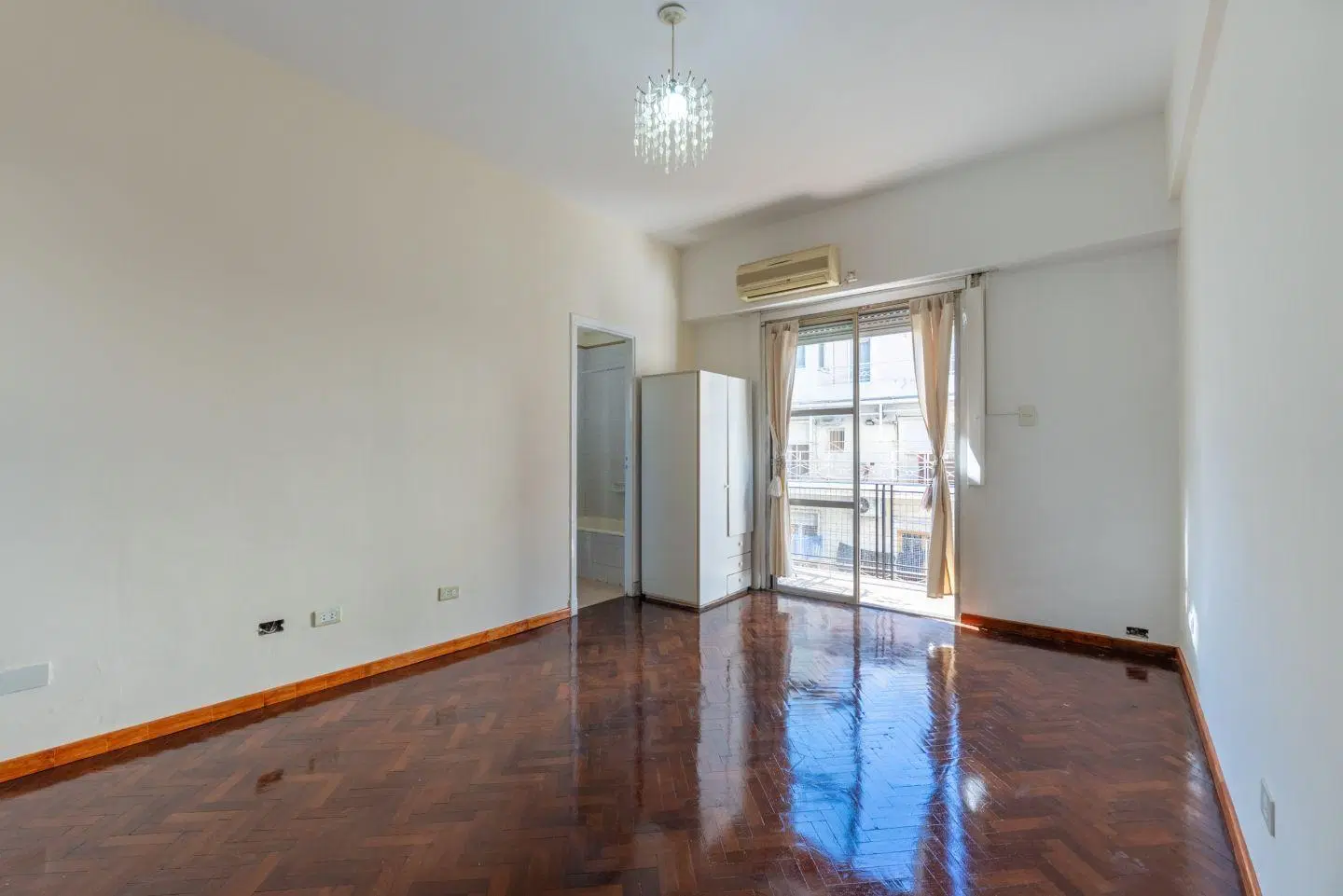 Departamento monoambiente. | Montevideo al 400 4
