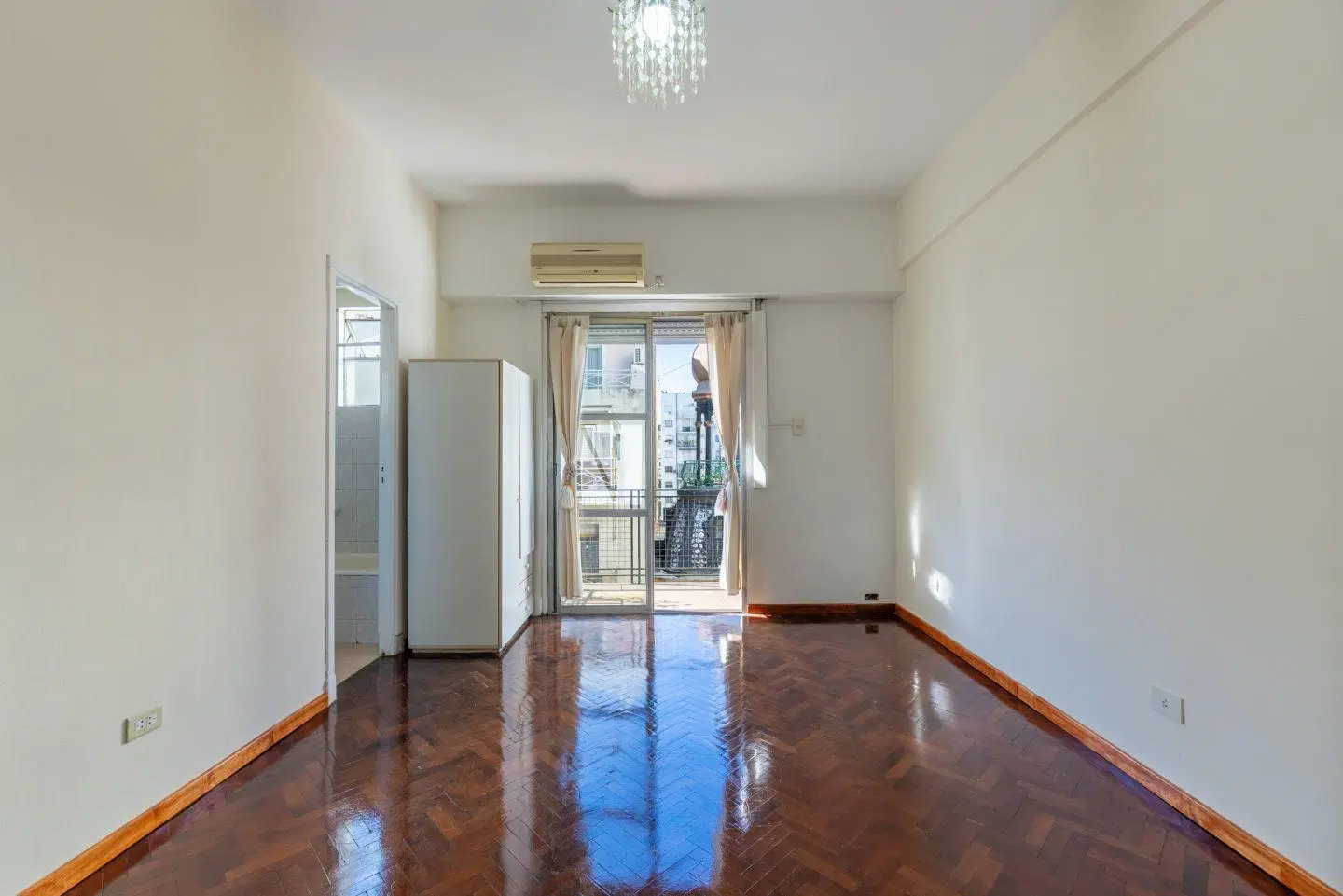 Departamento monoambiente. | Montevideo al 400 3