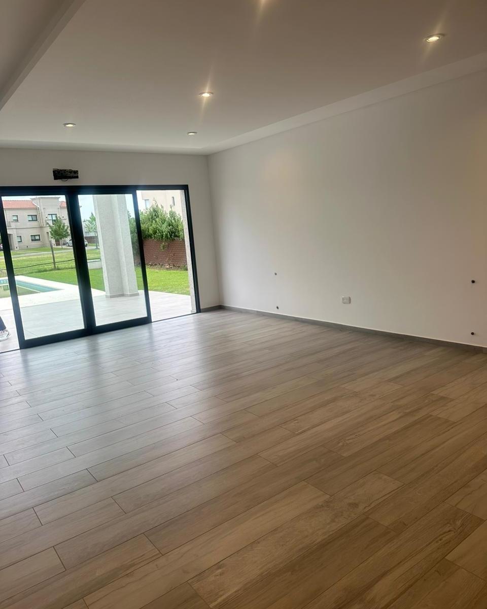 Foto de HERMOSA CASA A ESTRENAR EN EL BARRIO DE EIDICO SANTA INES EN CANNING., imagen 4
