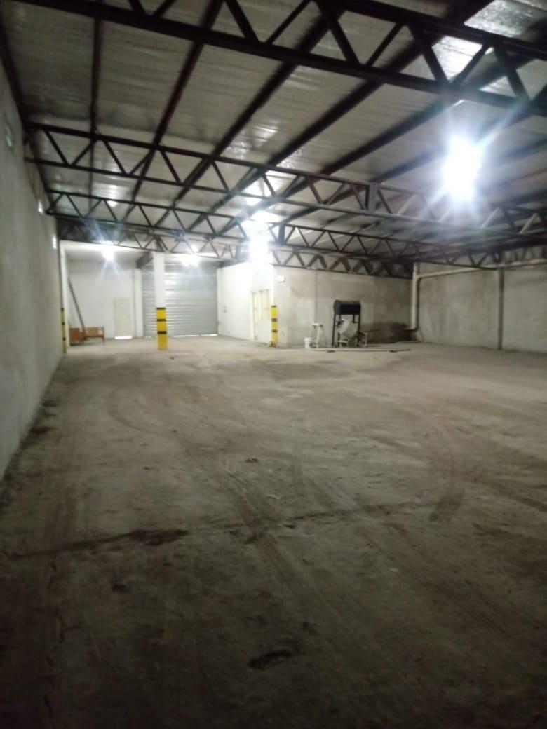 Hermoso Galpón en Venta en Canning 3