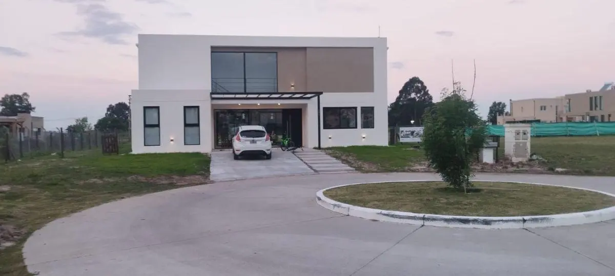Hermosa casa 5 ambientes a la venta en La Alameda - Canning 4