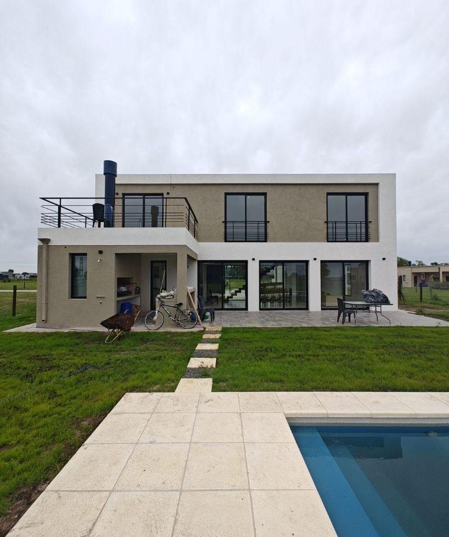 Hermosa casa 5 ambientes a la venta en La Alameda - Canning