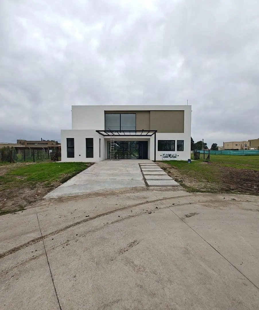 Hermosa casa 5 ambientes a la venta en La Alameda - Canning 2