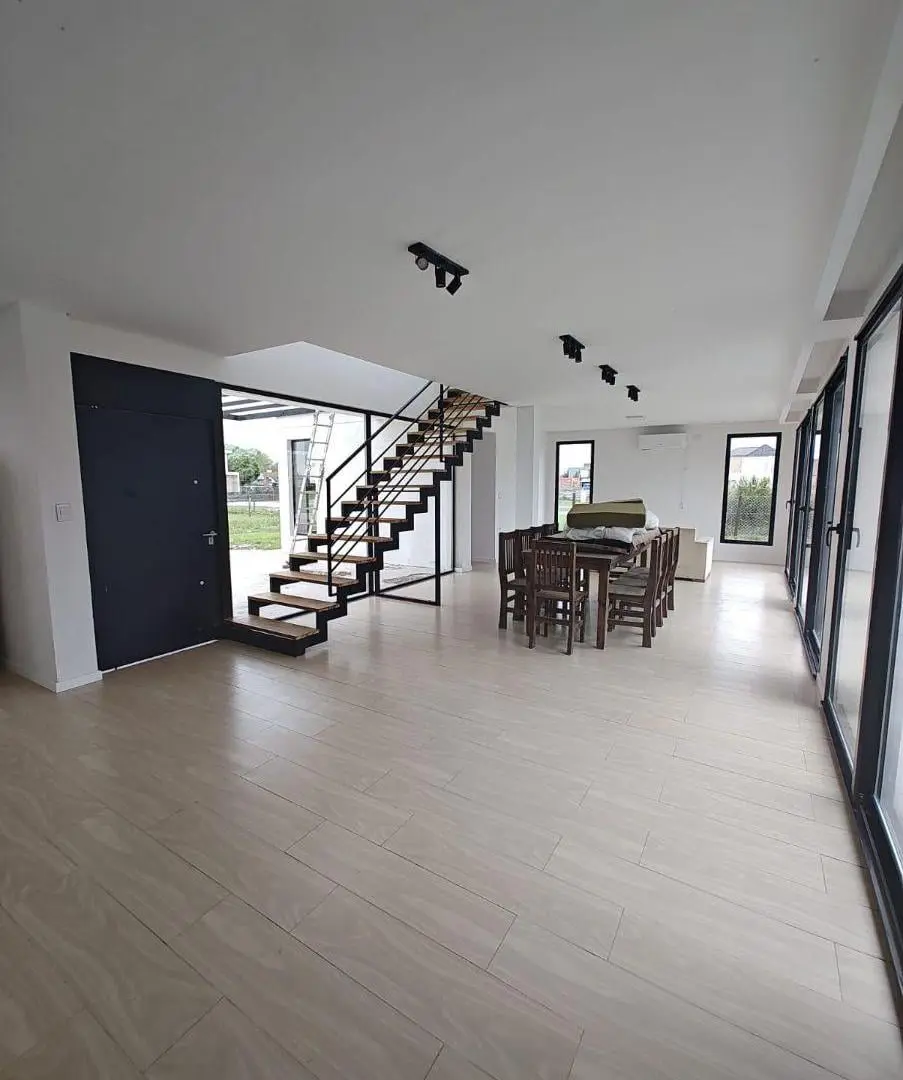 Hermosa casa 5 ambientes a la venta en La Alameda - Canning 3
