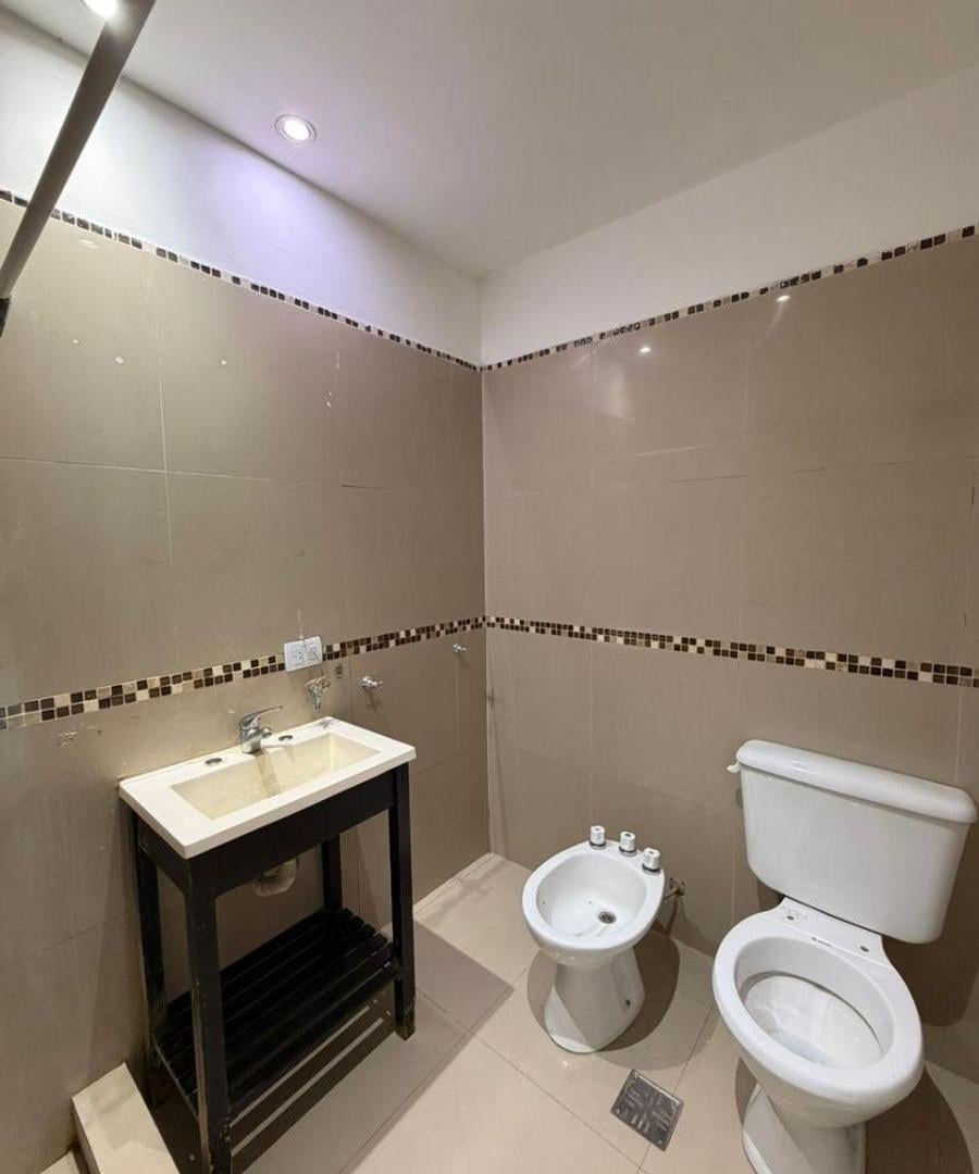 Foto de HERMOSO DUPLEX TRES AMBIENTES EN ALQUILER EN EZEIZA, imagen 3