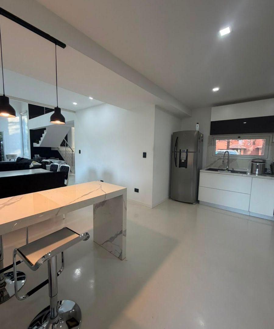 Foto de ALQUILER Hermosa casa amoblada en Canning - El Lauquén, imagen 2