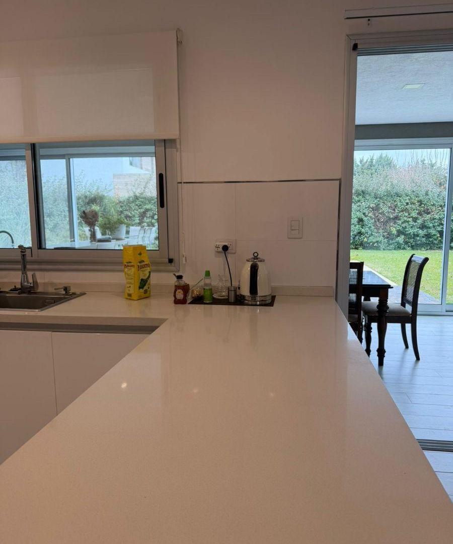 Foto de CASA 5 AMBIENTES AMOBLADA EN AQLUILER EN CANNING - LOS NARANJOS, imagen 1