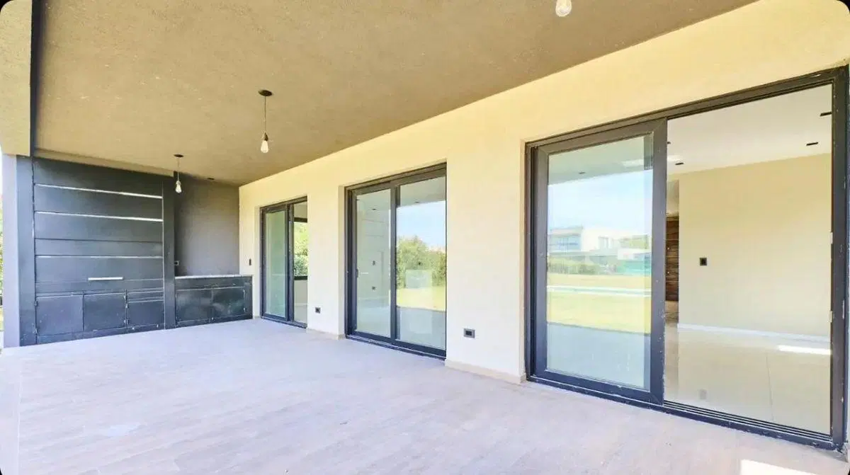 Hermosa casa 5 ambientes a estrenar en Terralagos Canning 8