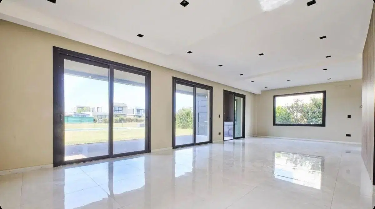 Hermosa casa 5 ambientes a estrenar en Terralagos Canning 4