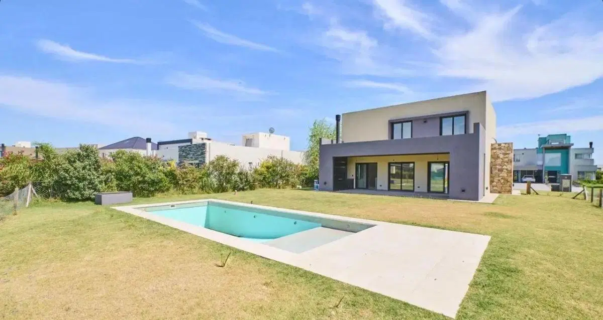 Hermosa casa 5 ambientes a estrenar en Terralagos Canning 1