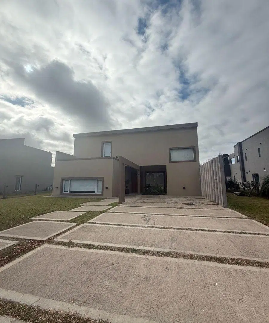HERMOSA CASA EN VENTA EN FINCAS DEL ALBA CANNING 2