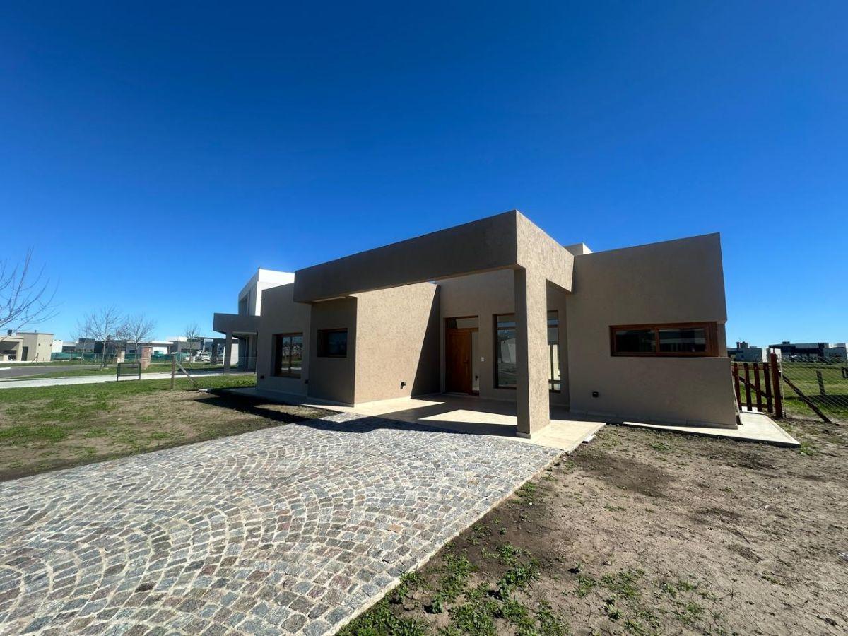 Foto de HERMOSA CSA EN VENTA CANNING - BARRIO SAN FELIPE, imagen 1