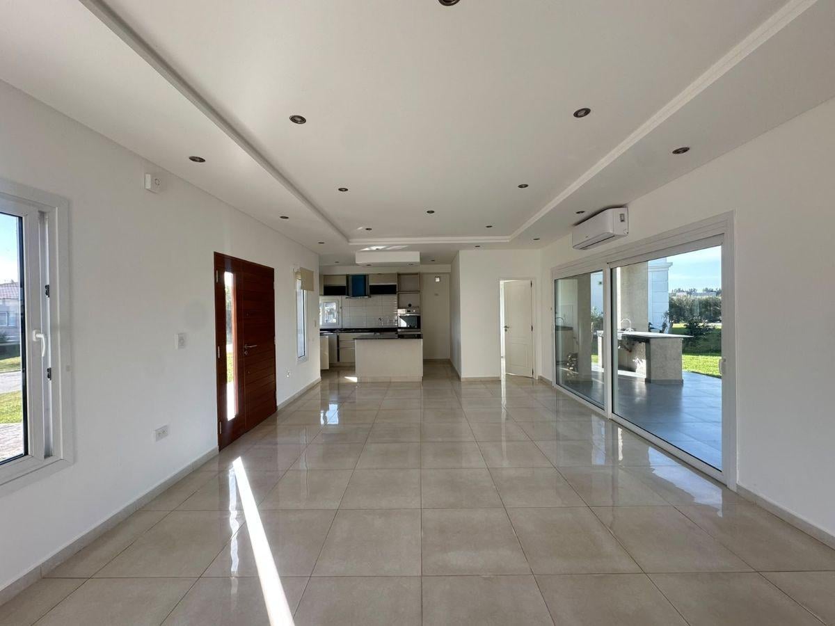 Foto de HERMOSA CASA EN VENTA EN SANTA INÉS CANNING, imagen 4