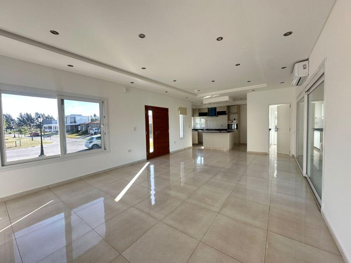 Foto de HERMOSA CASA EN VENTA EN SANTA INÉS CANNING, imagen 2